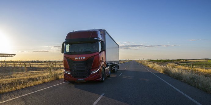 IVECO S-WAY unterwegs im Fernverkehr